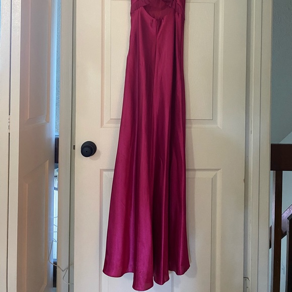 💕 Fuschia open back dress/gown 💕 - Picture 4 of 5